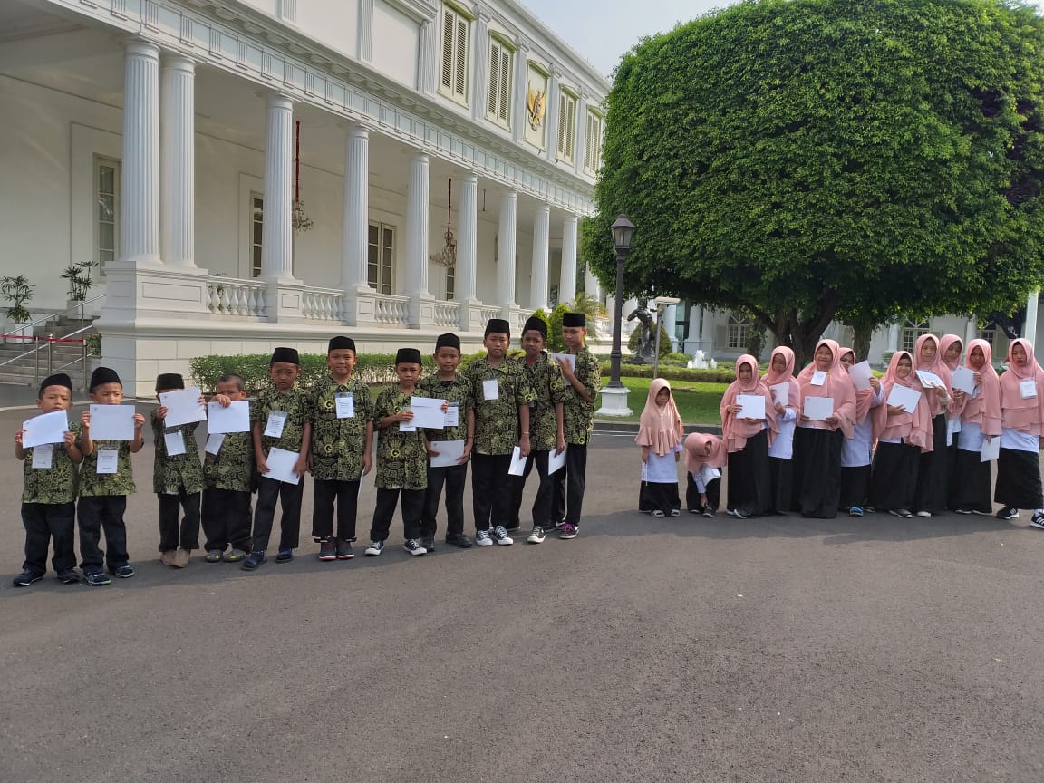 Anak-anak asuh meraih prestasi akademik