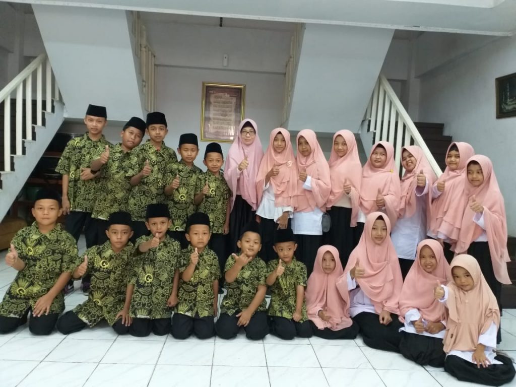 Kebersamaan anak-anak dalam belajar